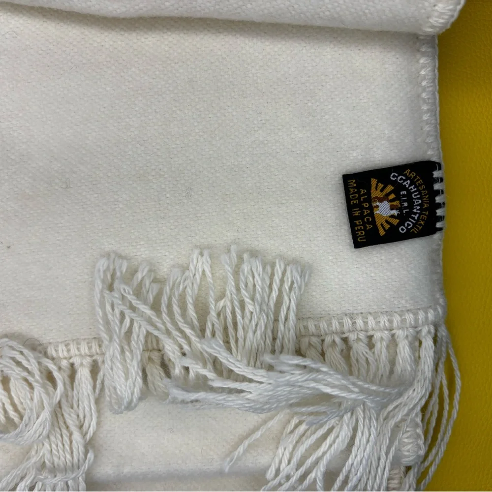 Alpaca‎ Made in Peru White Fringe Scarf Artesanía Textil Ccahuantico